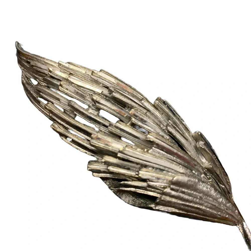 VINTAGE CIRCA 1960'S BSK SIGNED SILVER TONE DIAMOND CUT METAL BROOCH